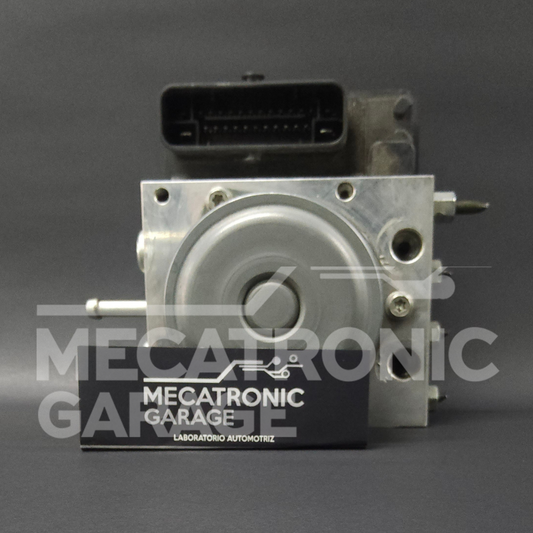 Conector y cara frontal del módulo de control ABS Nissan Kicks 5R